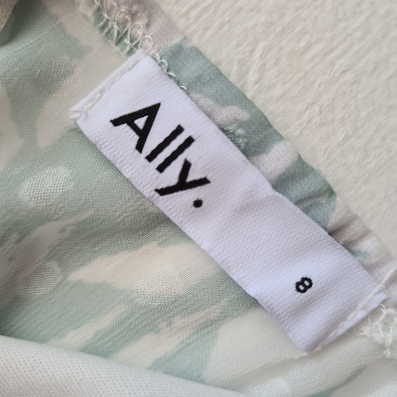 Ally Size 8 Floral Pastel Green & White Playsuit - Picture 10 of 11